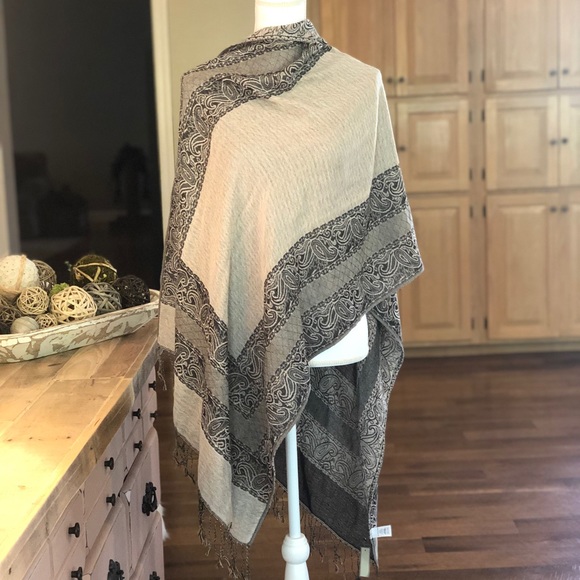 Scarf or Wrap - Picture 4 of 5